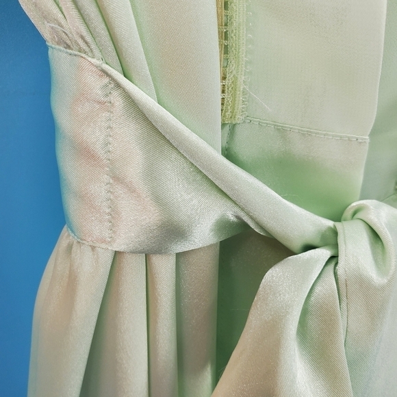 Morgan Taylor Intimates green satin robe with tie XL - Picture 7 of 16